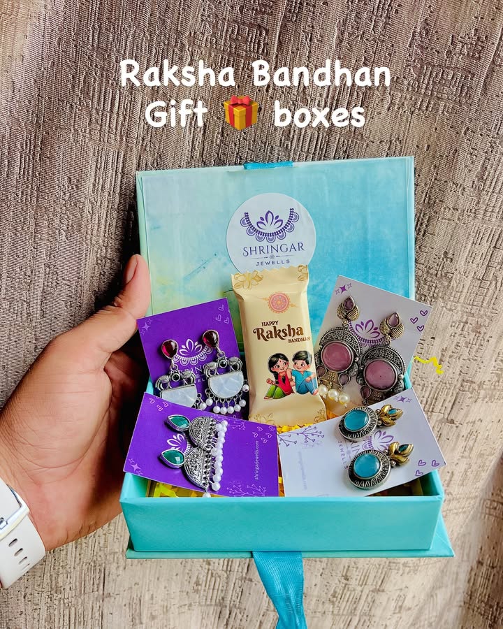 Set of 4 Monalisa stone earrings and 1 customized chocolate